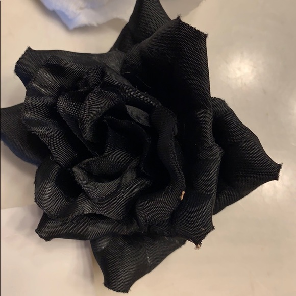 Flower brooches and clips - Picture 5 of 8